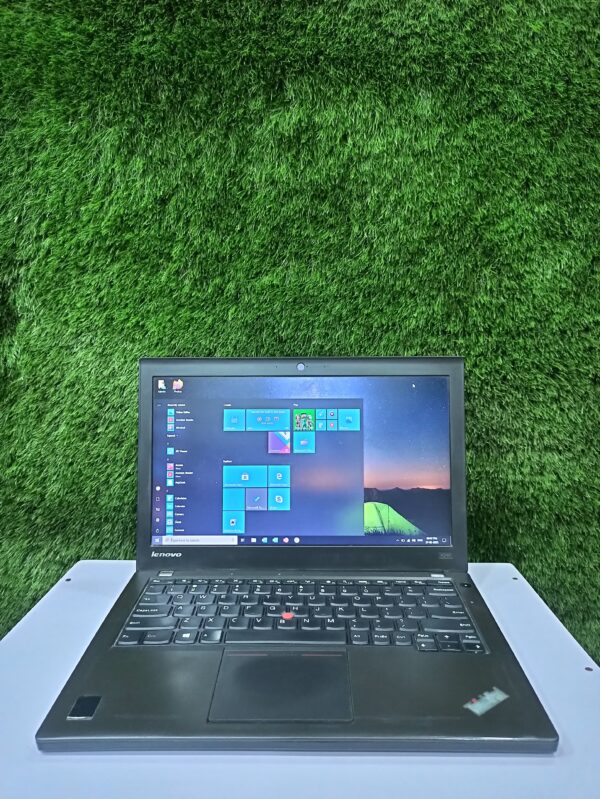 Lenovo Thinkpad X240 business class laptop