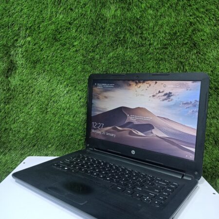 HP 240 G5 laptop - Image 2