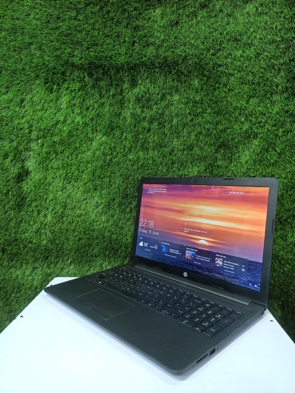 HP 15-da0296tu laptop - Image 2